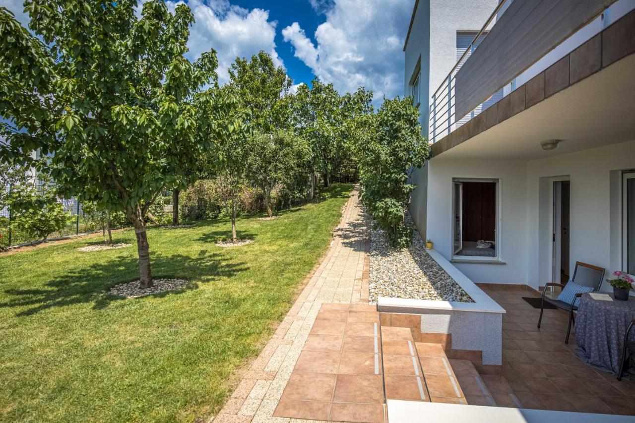 Terra Magica Deluxe Apartment Or Room With Private Parking, Terrace And Sea View Rijeka Buitenkant foto