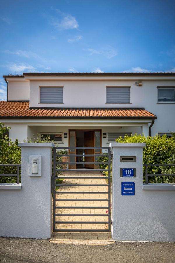 Terra Magica Deluxe Apartment Or Room With Private Parking, Terrace And Sea View Rijeka Buitenkant foto