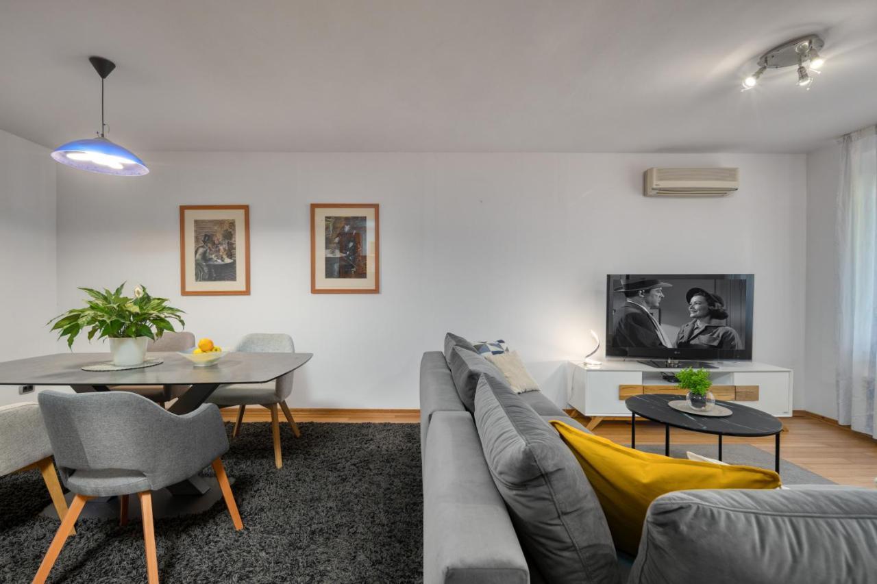 Terra Magica Deluxe Apartment Or Room With Private Parking, Terrace And Sea View Rijeka Buitenkant foto