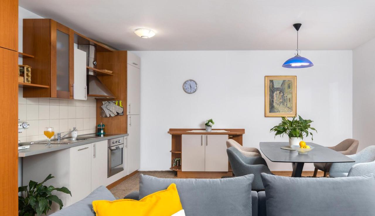 Terra Magica Deluxe Apartment Or Room With Private Parking, Terrace And Sea View Rijeka Buitenkant foto