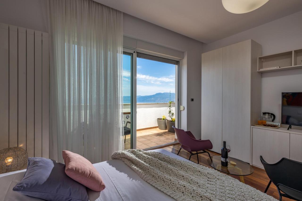 Terra Magica Deluxe Apartment Or Room With Private Parking, Terrace And Sea View Rijeka Buitenkant foto